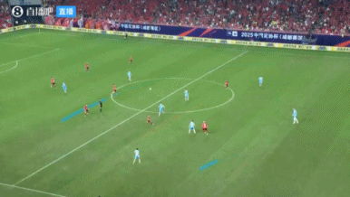 世俱杯赛程时间表-撞得不轻！黄锐烽与甘超空中硬碰硬对抗，前者痛苦倒地