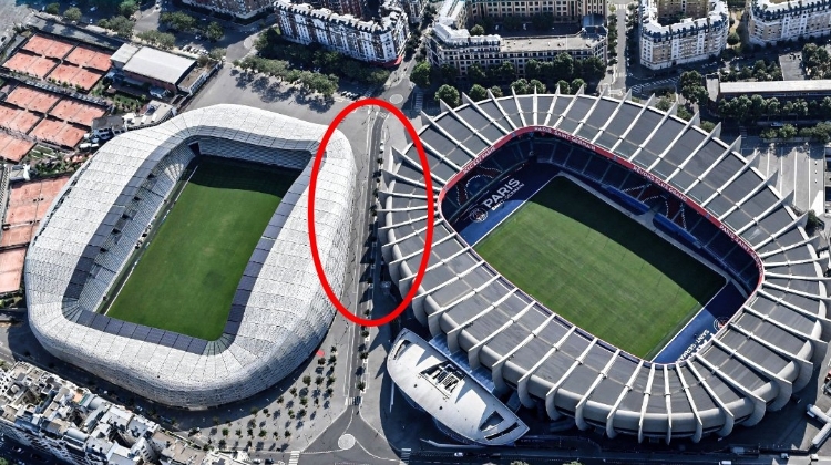 真邻居!巴黎FC冲甲下赛季与大巴黎上演德比,两队的主场一墙之隔